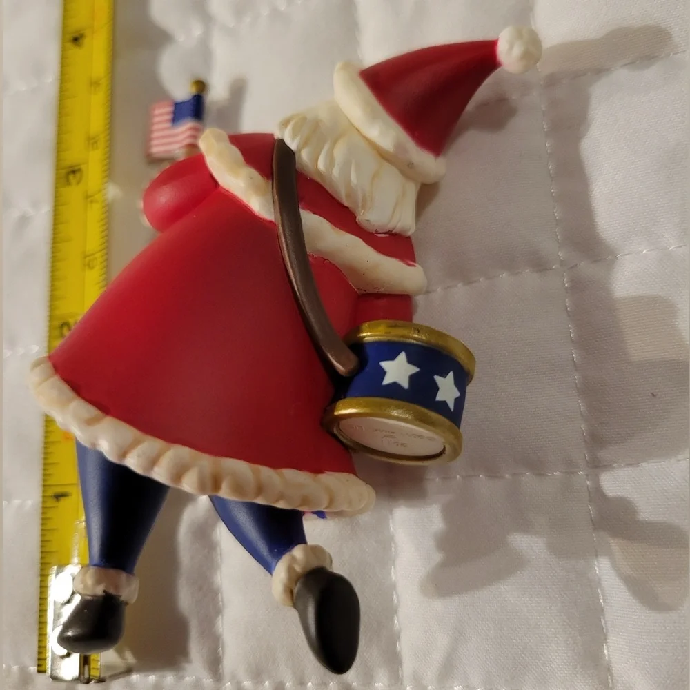🎄🎁Hallmark Keepsake All-American Santa Ornament Christmas Holiday Festive Decor